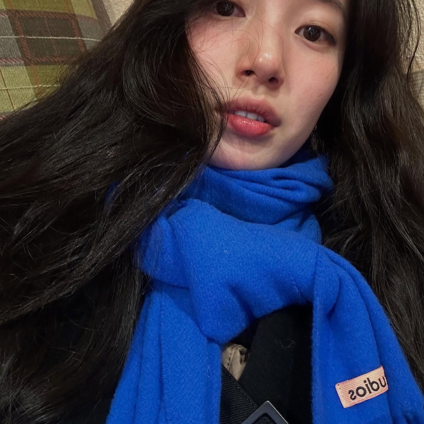 [잡담] 수지로 보는 자기가 찍는 셀카와 남이 찍어준 사진의 차이 | 인스티즈