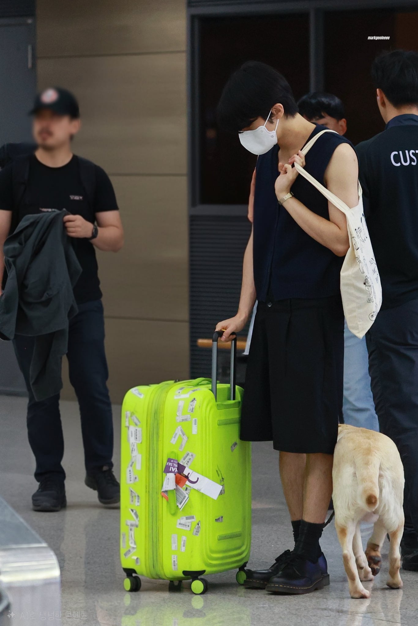 [잡담] 공항 탐지견과 마크 ㅋㅋㅋ 개부러워 | 인스티즈