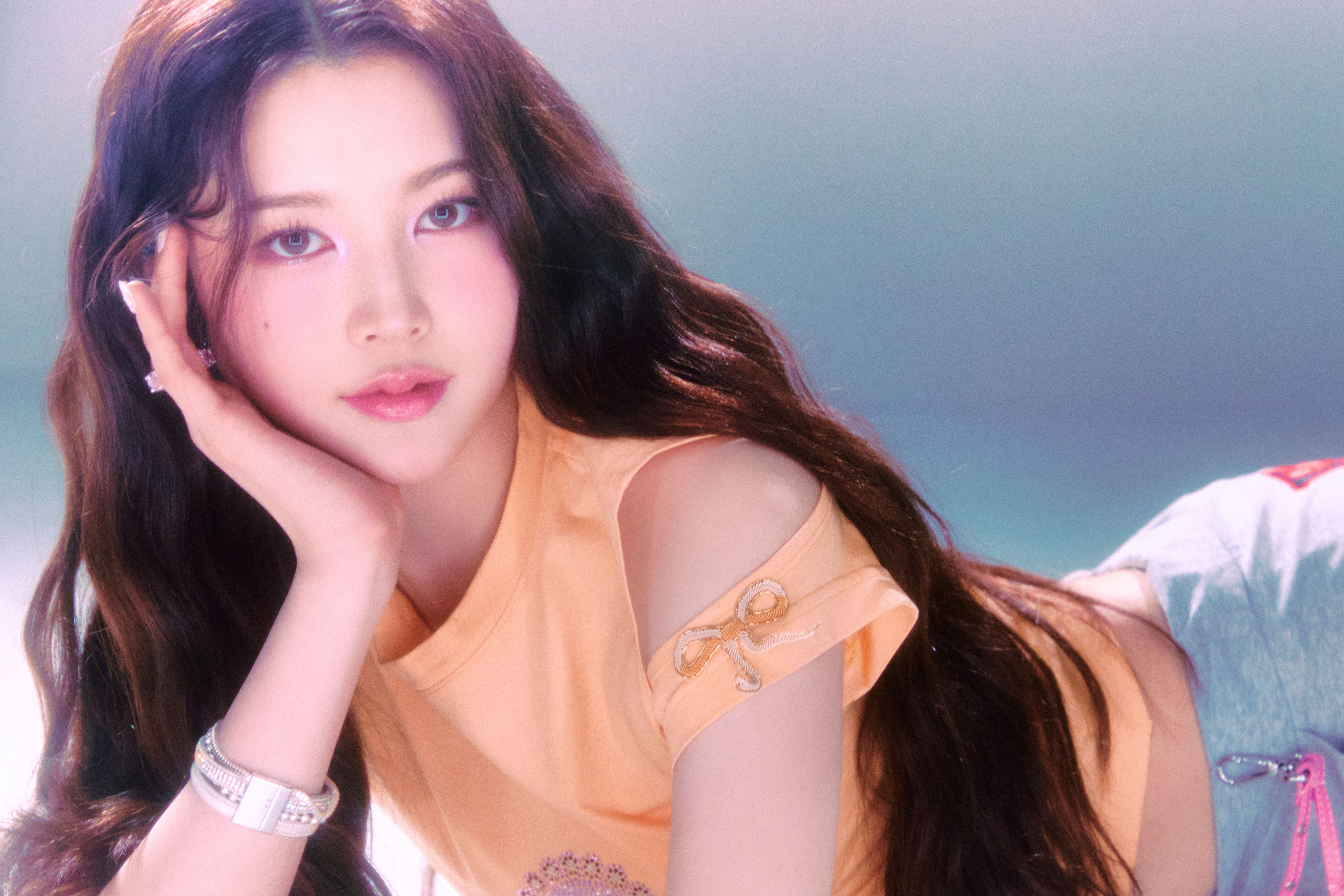 [잡담] 에이나 데뷔초 진짜 혼혈같이 생긴거같음 | 인스티즈