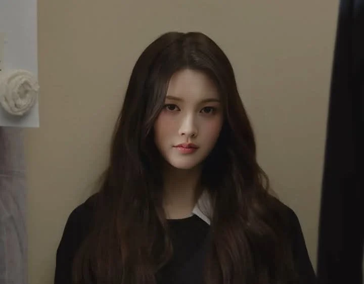 [잡담] 에이나 데뷔초 진짜 혼혈같이 생긴거같음 | 인스티즈