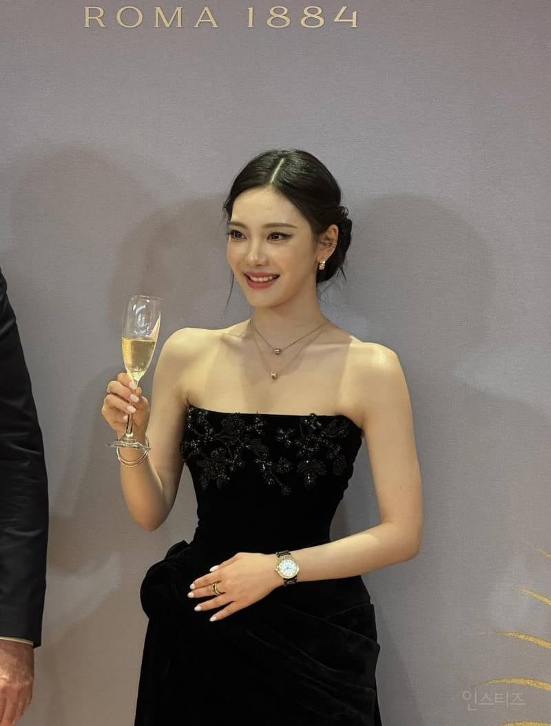 오늘 중국 불가리 행사 참석한 에스파 닝닝 폰카짤.jpg | 인스티즈