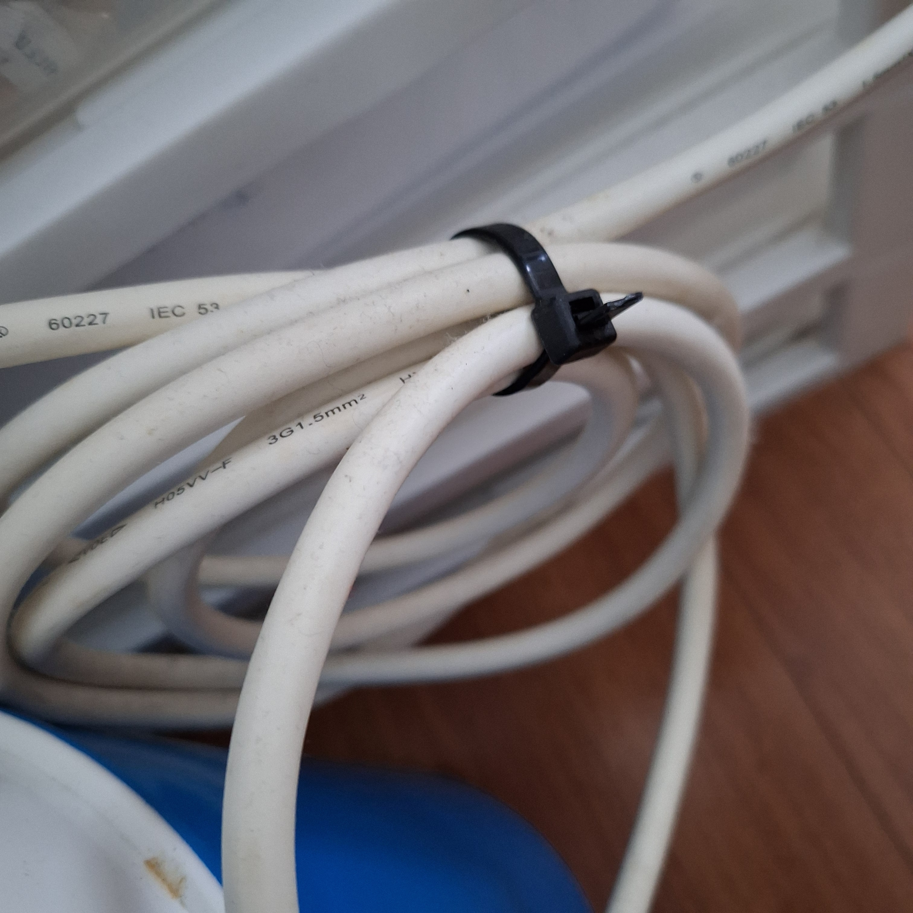 [잡담] 검정색 이거 어떻게 풀어? | 인스티즈