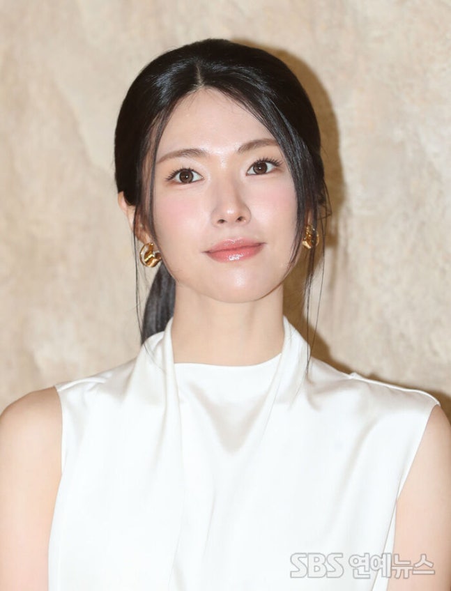 [잡담] 하영) 260629 하영 폴렌느 포토콜 행사 기사사진 | 인스티즈
