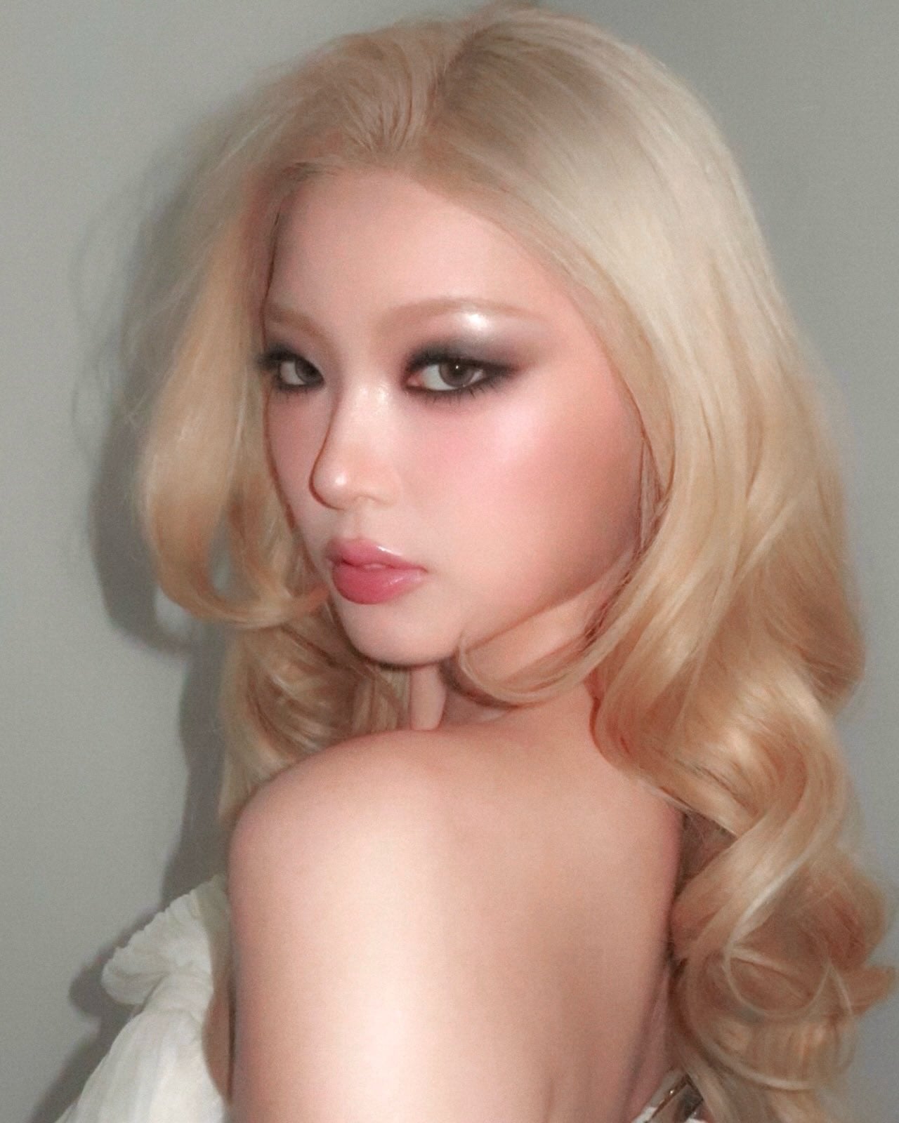 [잡담] 와 윤채 염색한거 진짜 개이쁘다 | 인스티즈