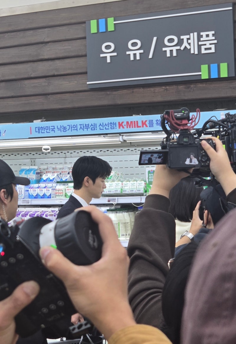 [잡담] 내일도출근) 첫방도 했으니까 촬영짤 모음! (ㅅㅍㅈㅇ) | 인스티즈