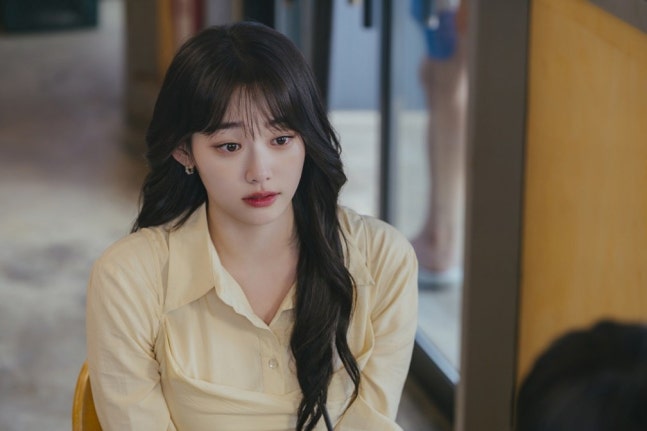 [정보/소식] 내일도출근) 강미나, 남자친구 앞에서 무릎 꿇어 충격 (내일도 출근!) | 인스티즈
