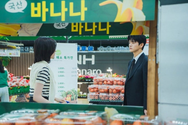 [정보/소식] 내일도출근) 서인국♥박지현 퇴근길 마트 장보기? 우연 쌓기 (내일도 출근) | 인스티즈