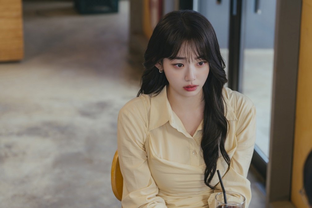 [정보/소식] 내일도출근) 강미나, 남자친구 앞에서 무릎 꿇어 충격 (내일도 출근!) | 인스티즈
