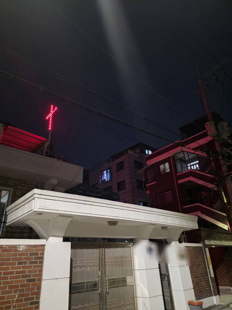 [잡담] 와 길 지나가다 봤는데 ㄹㅇ 십자가뷰 집 있음 | 인스티즈