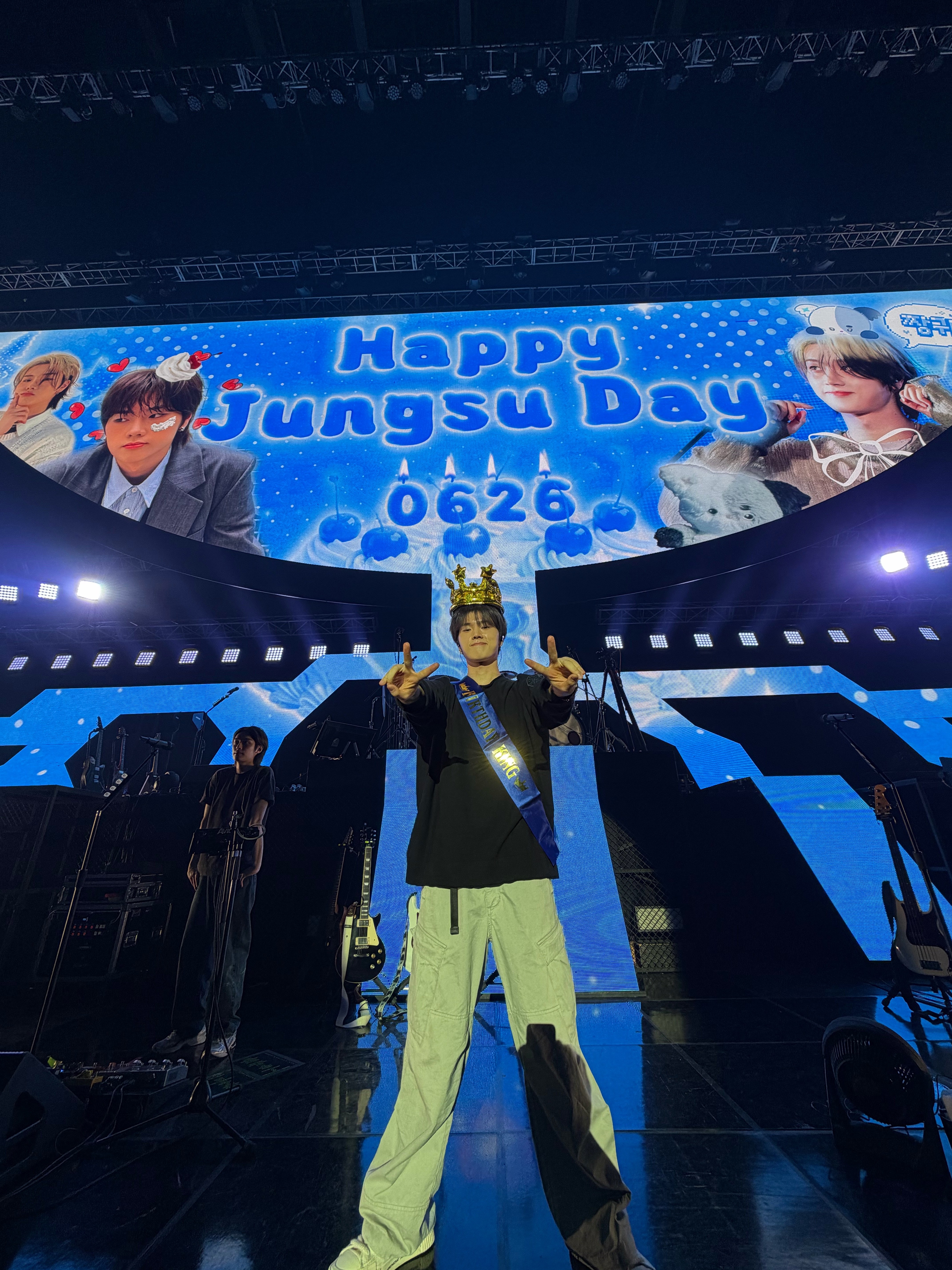 [잡담] 와 생일날 형아랑 동생 네 명이 요러고 깜짝서프라이즈 해주는거 보면 | 인스티즈