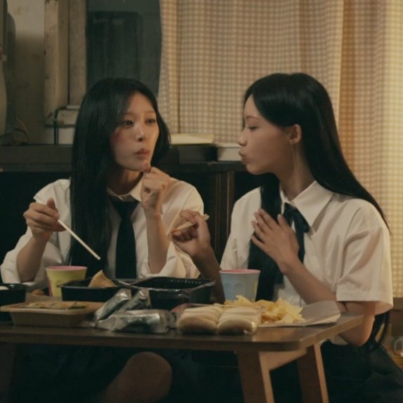 [잡담] 만찬가 뮤비 너무 예쁨... | 인스티즈