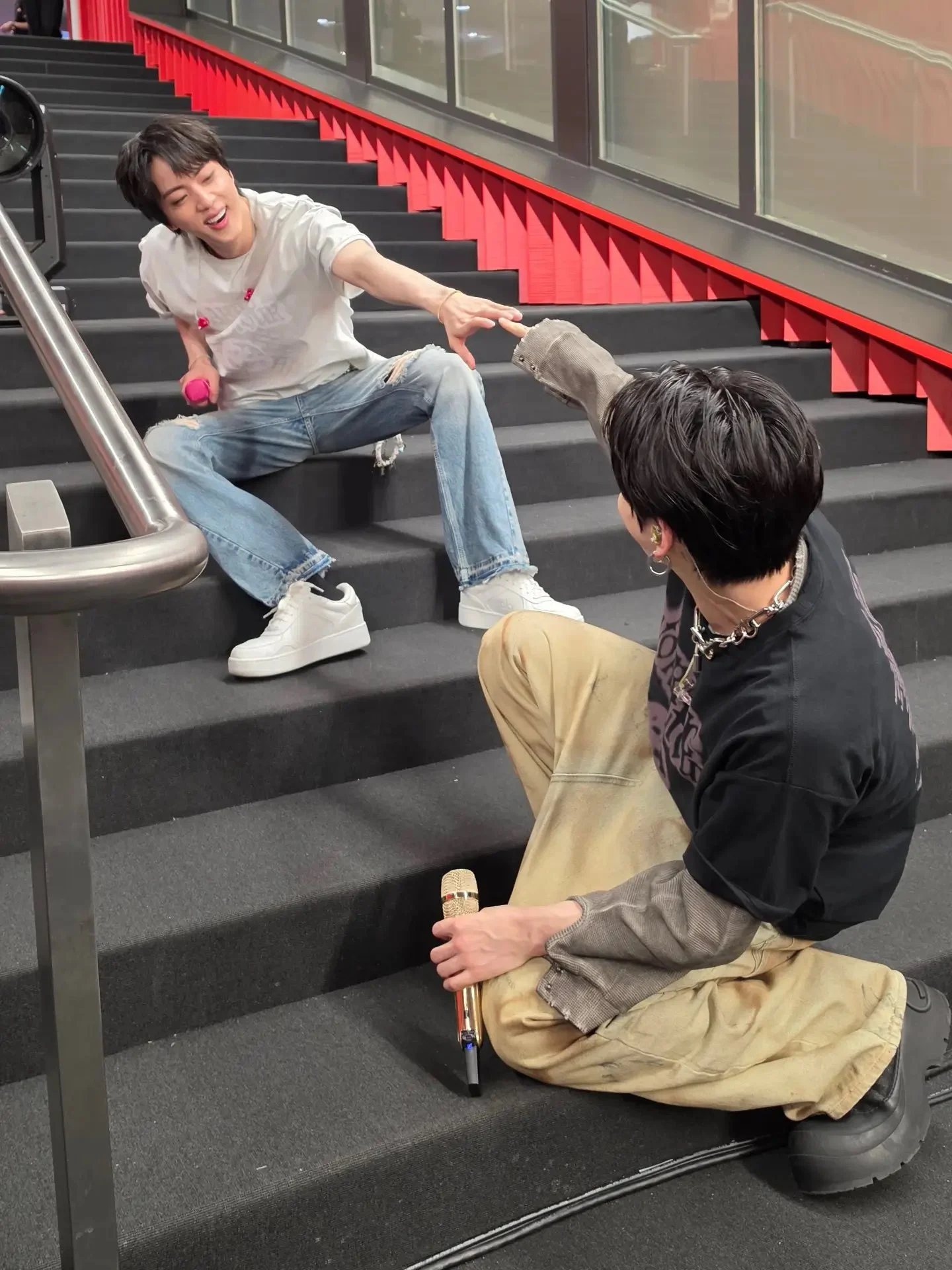 [잡담] 방탄 진이랑 정국이랑 뭐하는거야? | 인스티즈
