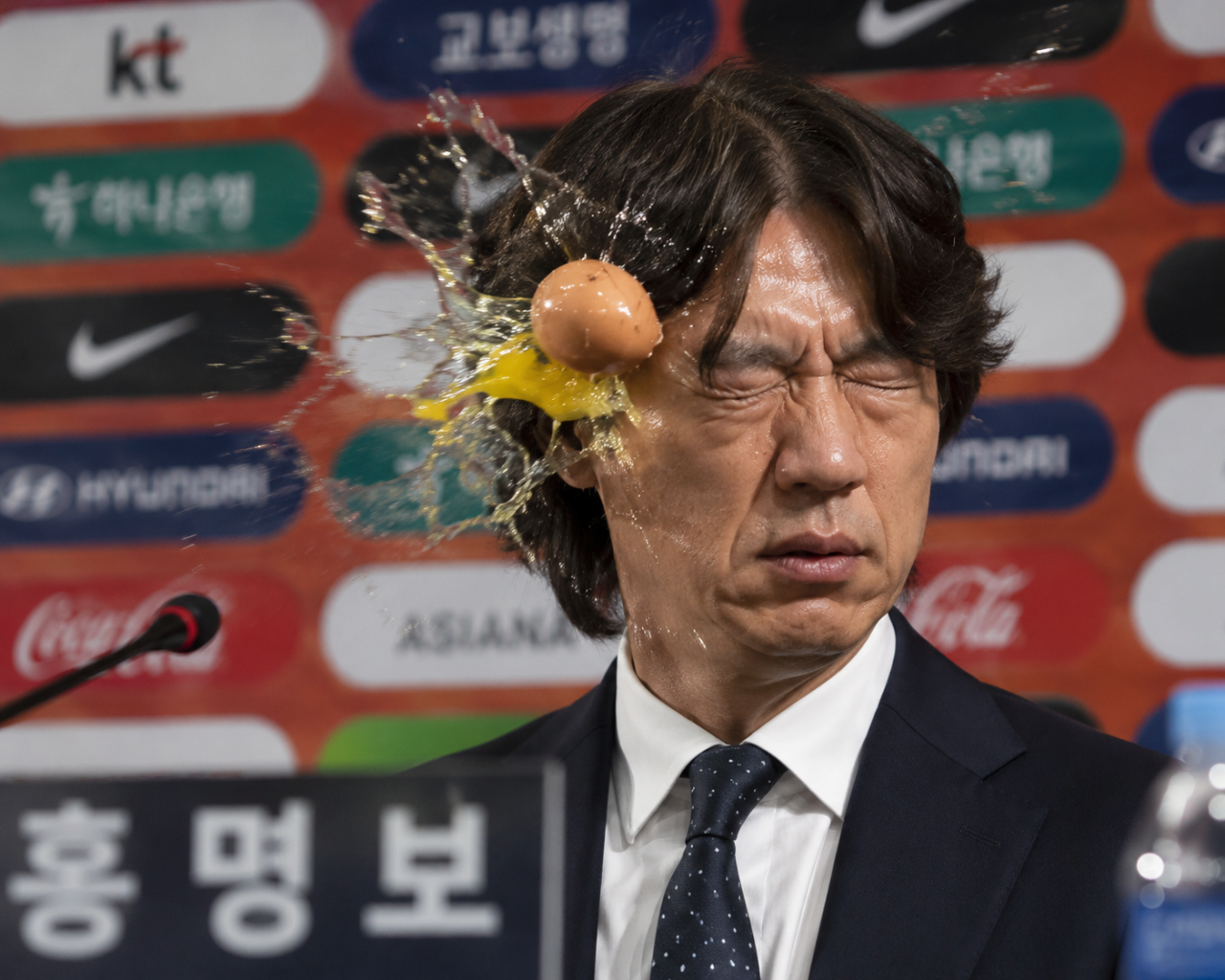 [잡담] AI한테 홍명보 귀국현장을 그려달라고 했는데 | 인스티즈