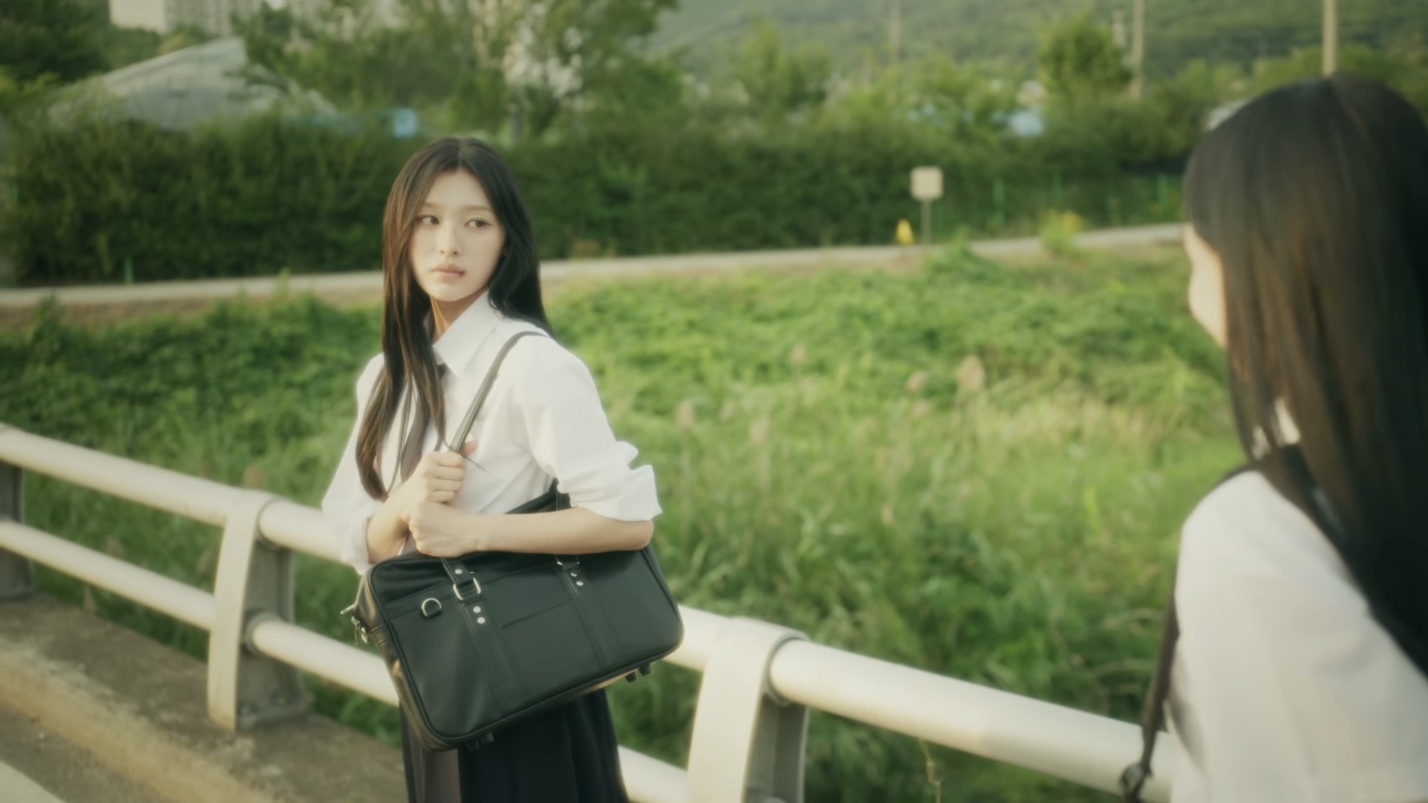 [잡담] 근데 만찬가 뮤비에서 미나미 마스크 ㄹㅇ 개좋지 않냐 | 인스티즈