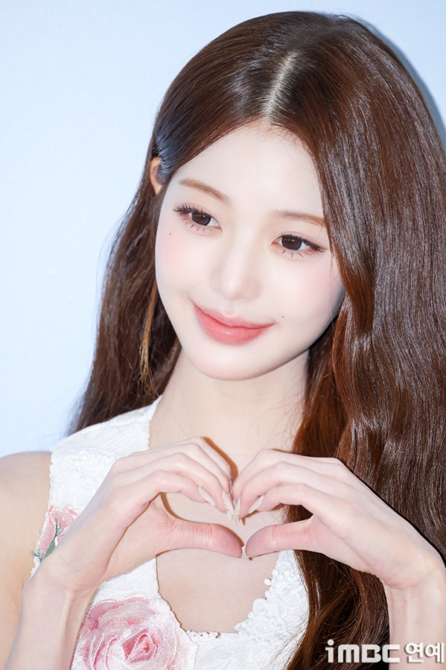 [잡담] 260630 닥터엘시아 포토콜 행사 참석한 장원영 기사사진 | 인스티즈