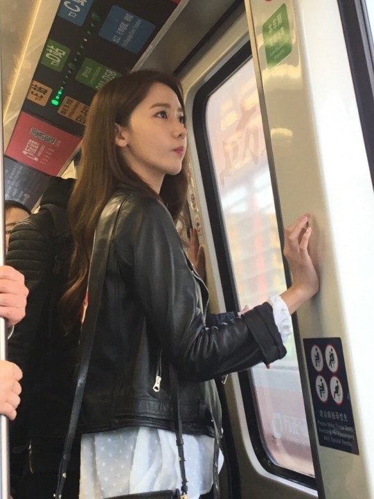 [잡담] 윤아) 중국에서 지하철 탄 윤아 직찍 | 인스티즈