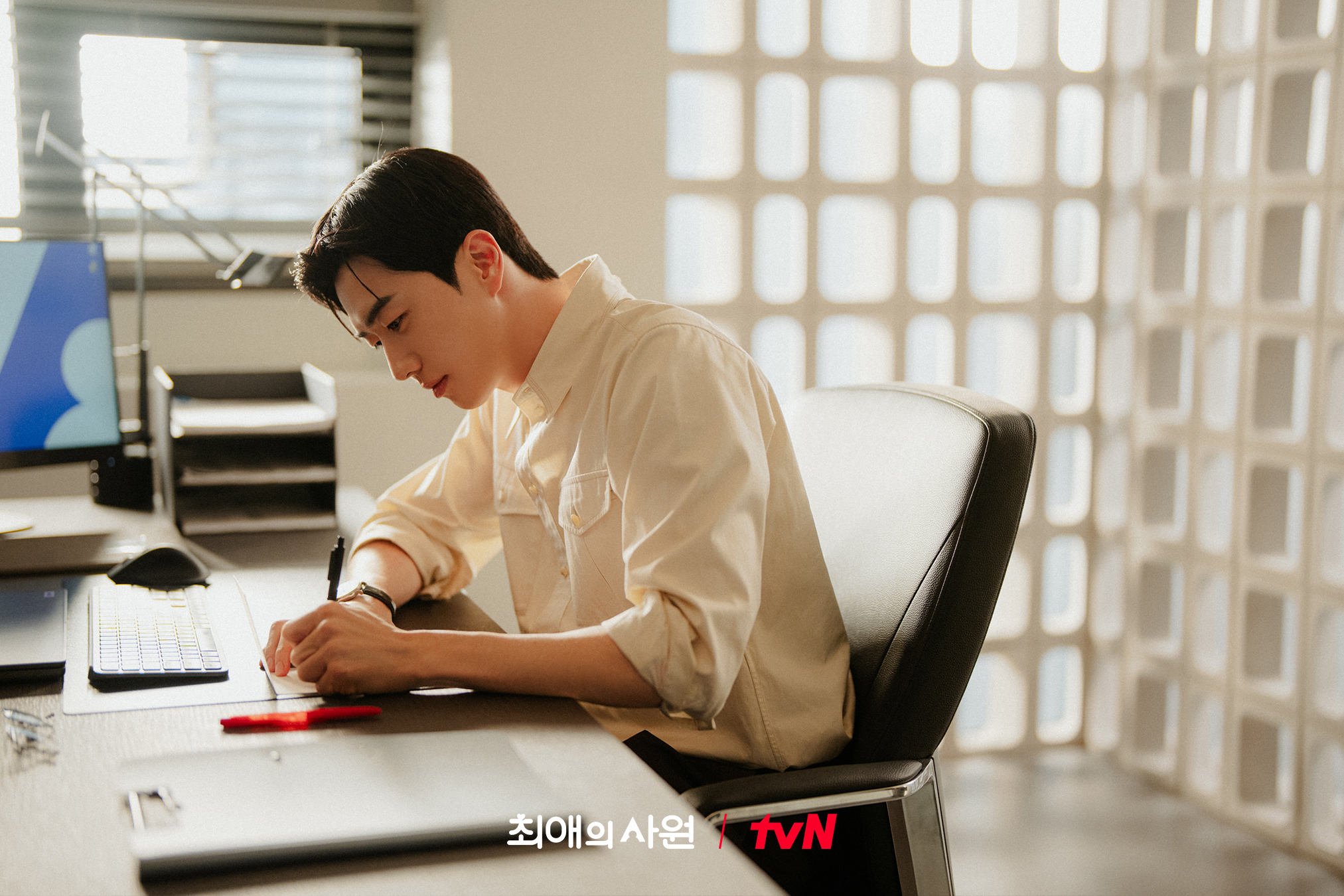 [잡담] 최애의사원) 최애의 사원 NEWS📰 이달의 경제인 '강하기'비주얼부터 능력까지 뛰어난 대표님 등장!그래서 이력서는 어디로 내면 될까요..?🤩 | 인스티즈