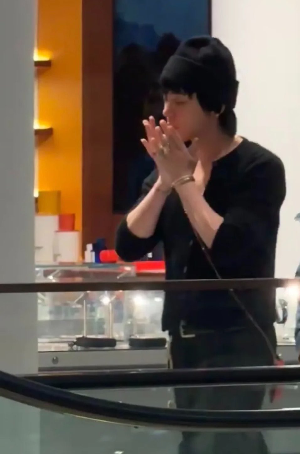 [잡담] 지디 런던에서 시차적응 안됐나 | 인스티즈