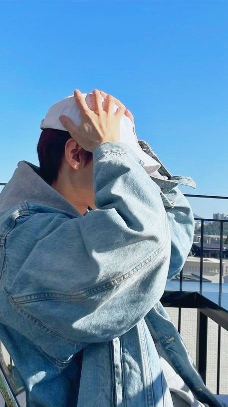 [잡담] 얘들아 단기알바했던 팀장님이 자꾸 플러팅 멘트로 연락해서 애인있다고 구라쳐도 에이~ 이지룰 하거든 | 인스티즈
