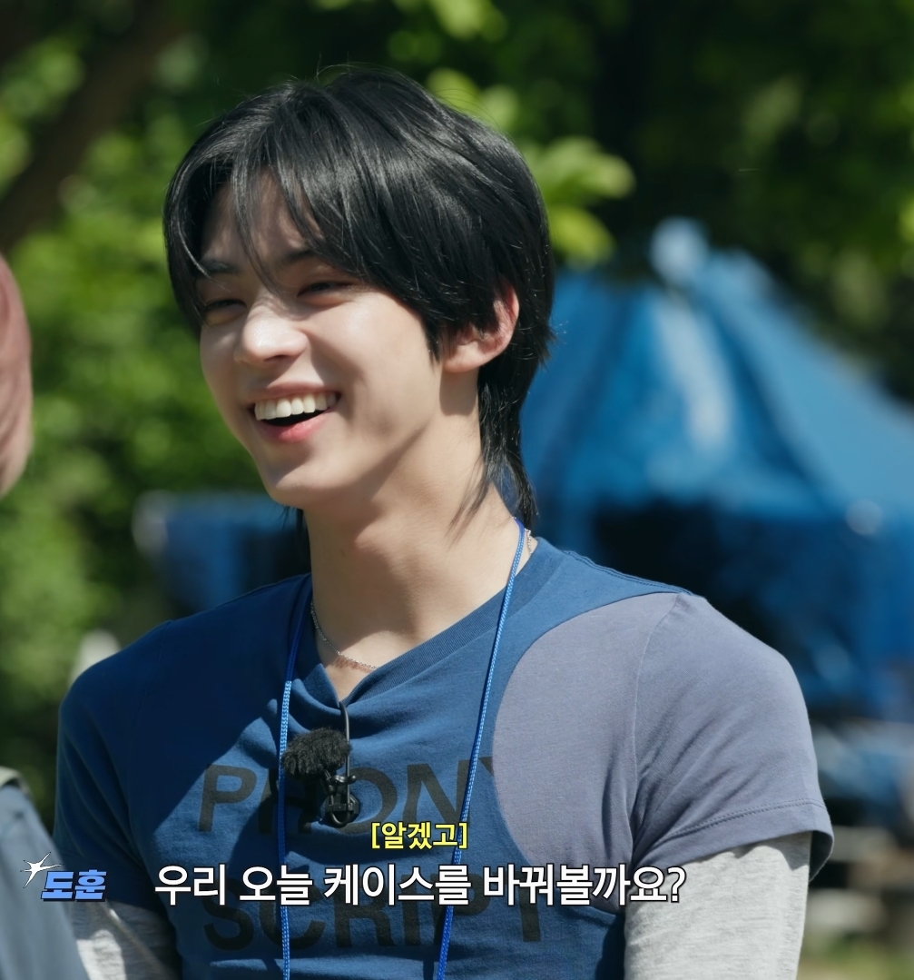 [잡담] 자컨 자연광 아래 도훈이 넘 잘생겨서 캡쳐 갈김 | 인스티즈