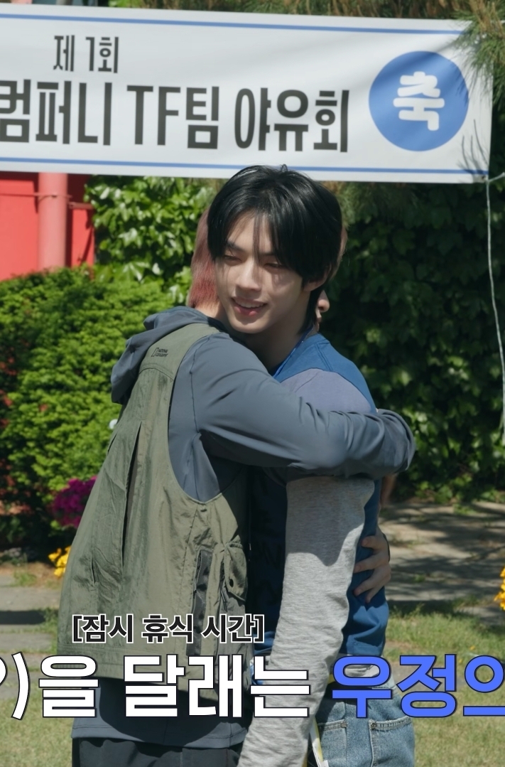 [잡담] 자컨 자연광 아래 도훈이 넘 잘생겨서 캡쳐 갈김 | 인스티즈