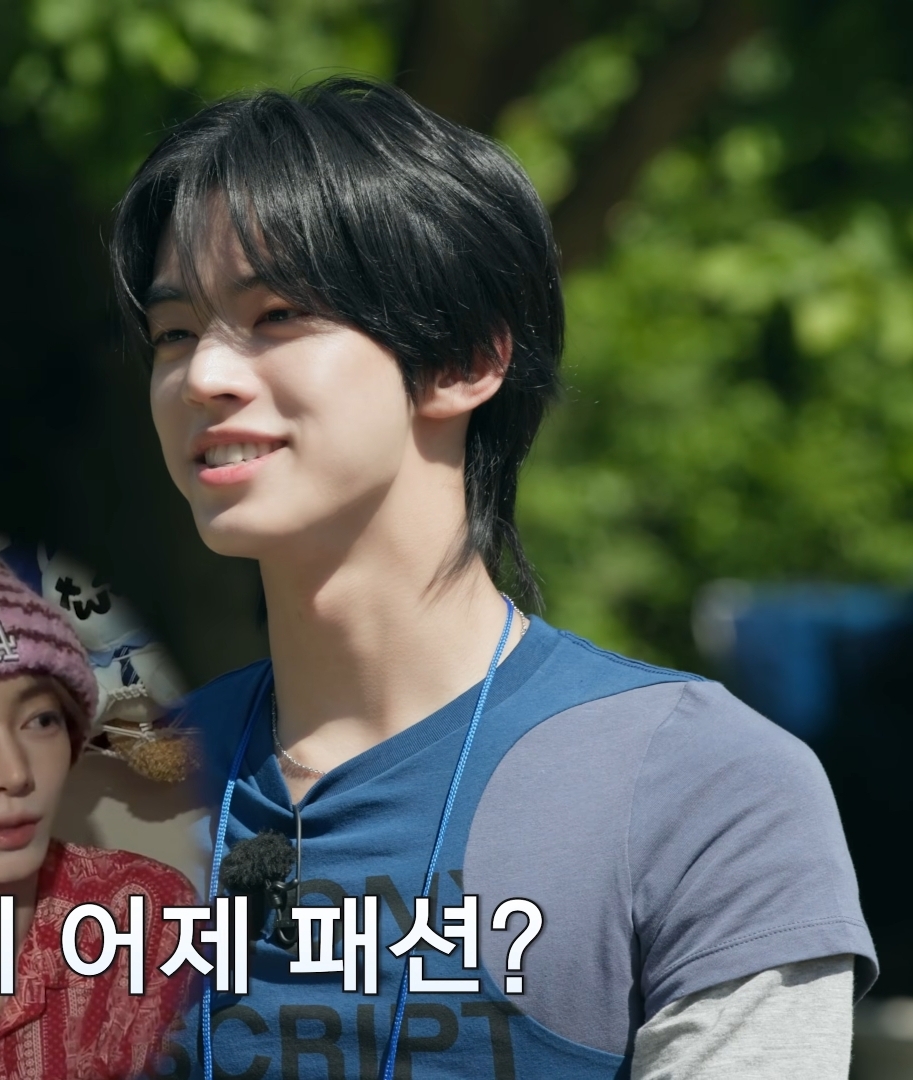 [잡담] 자컨 자연광 아래 도훈이 넘 잘생겨서 캡쳐 갈김 | 인스티즈