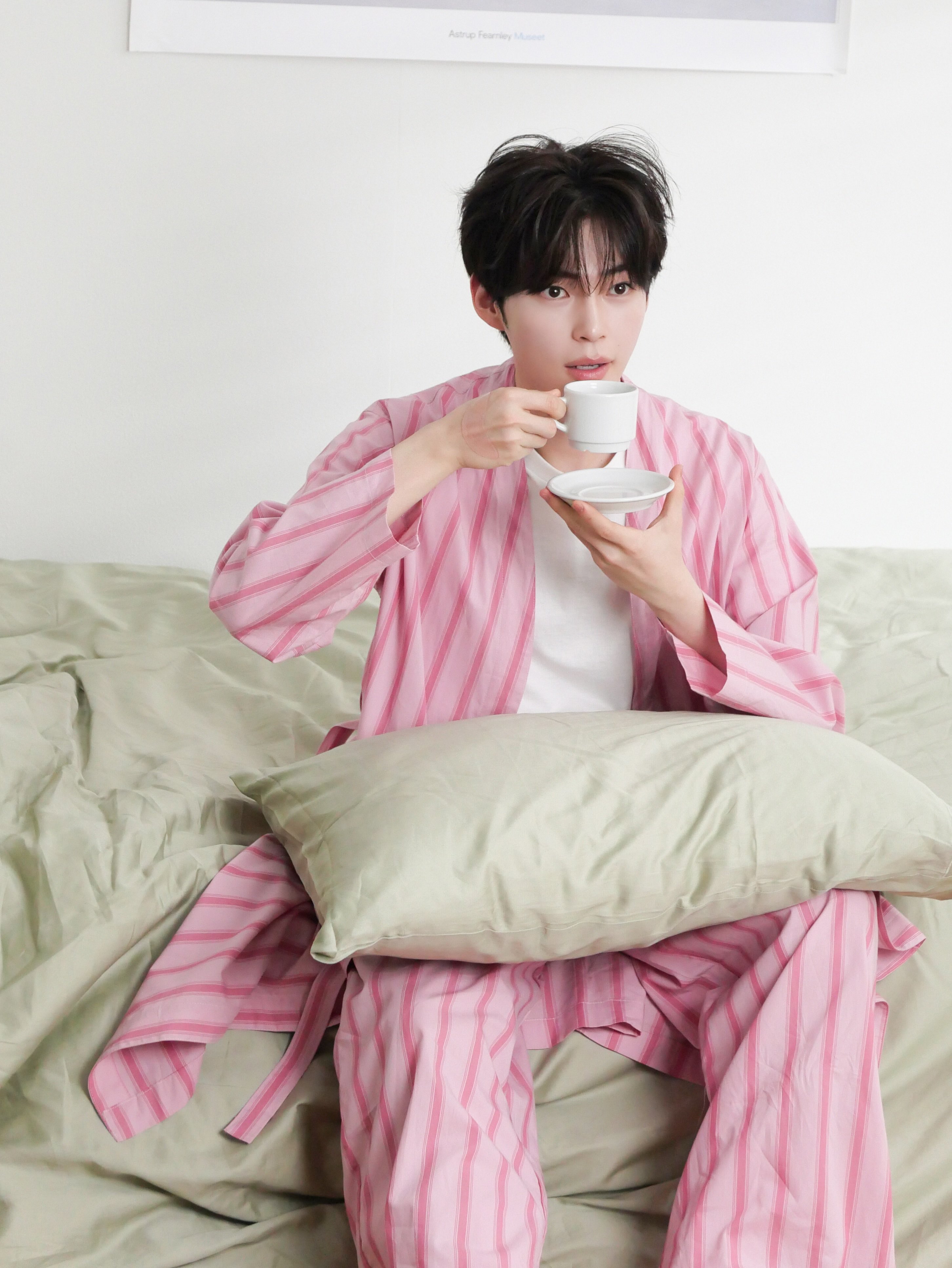[잡담] 성한빈 귀여운거볼래?? | 인스티즈