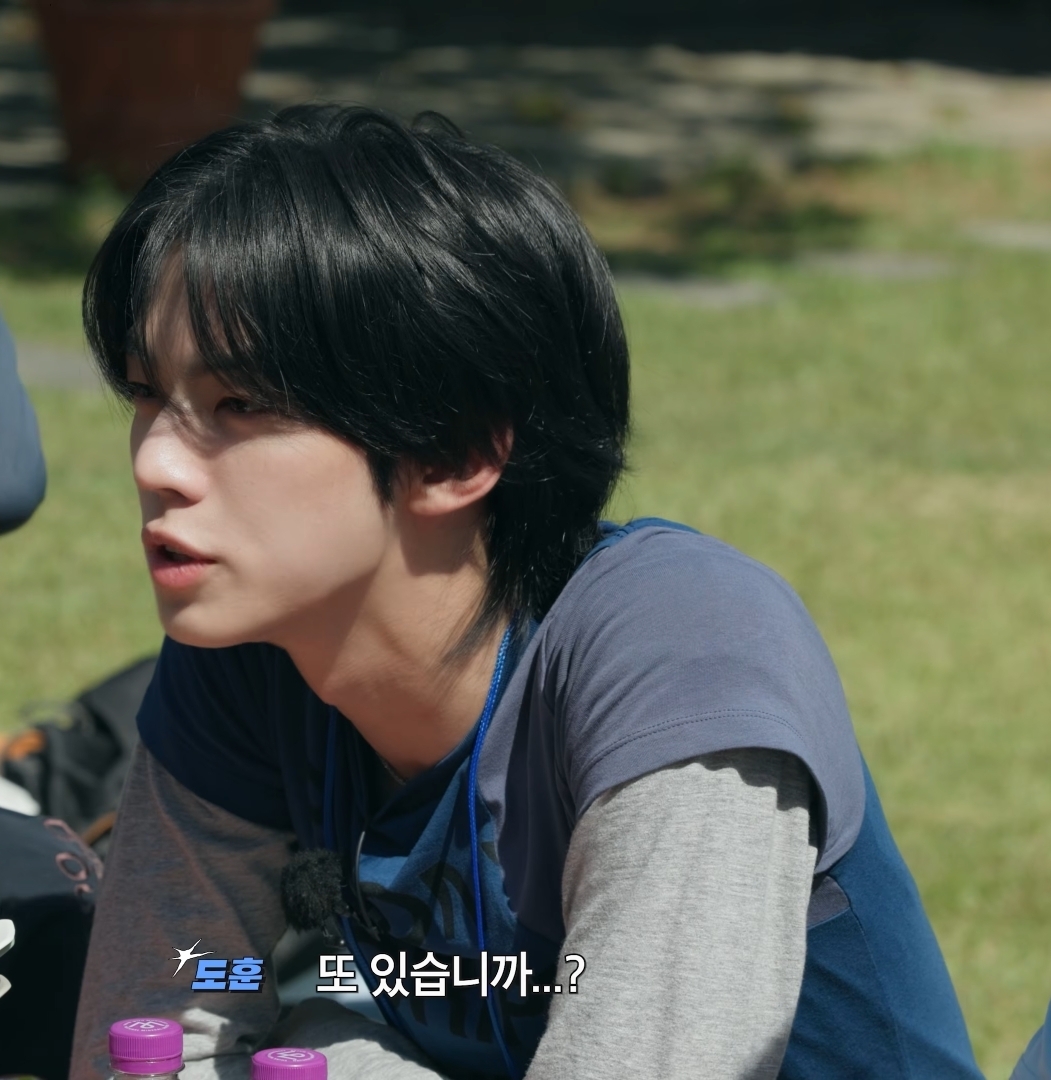 [잡담] 자컨 자연광 아래 도훈이 넘 잘생겨서 캡쳐 갈김 | 인스티즈