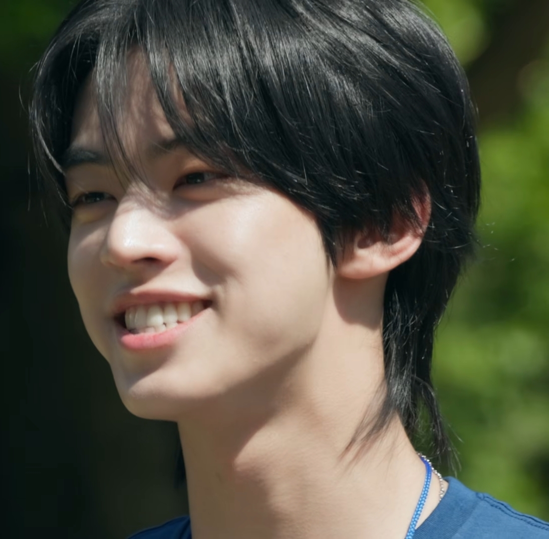 [잡담] 자컨 자연광 아래 도훈이 넘 잘생겨서 캡쳐 갈김 | 인스티즈