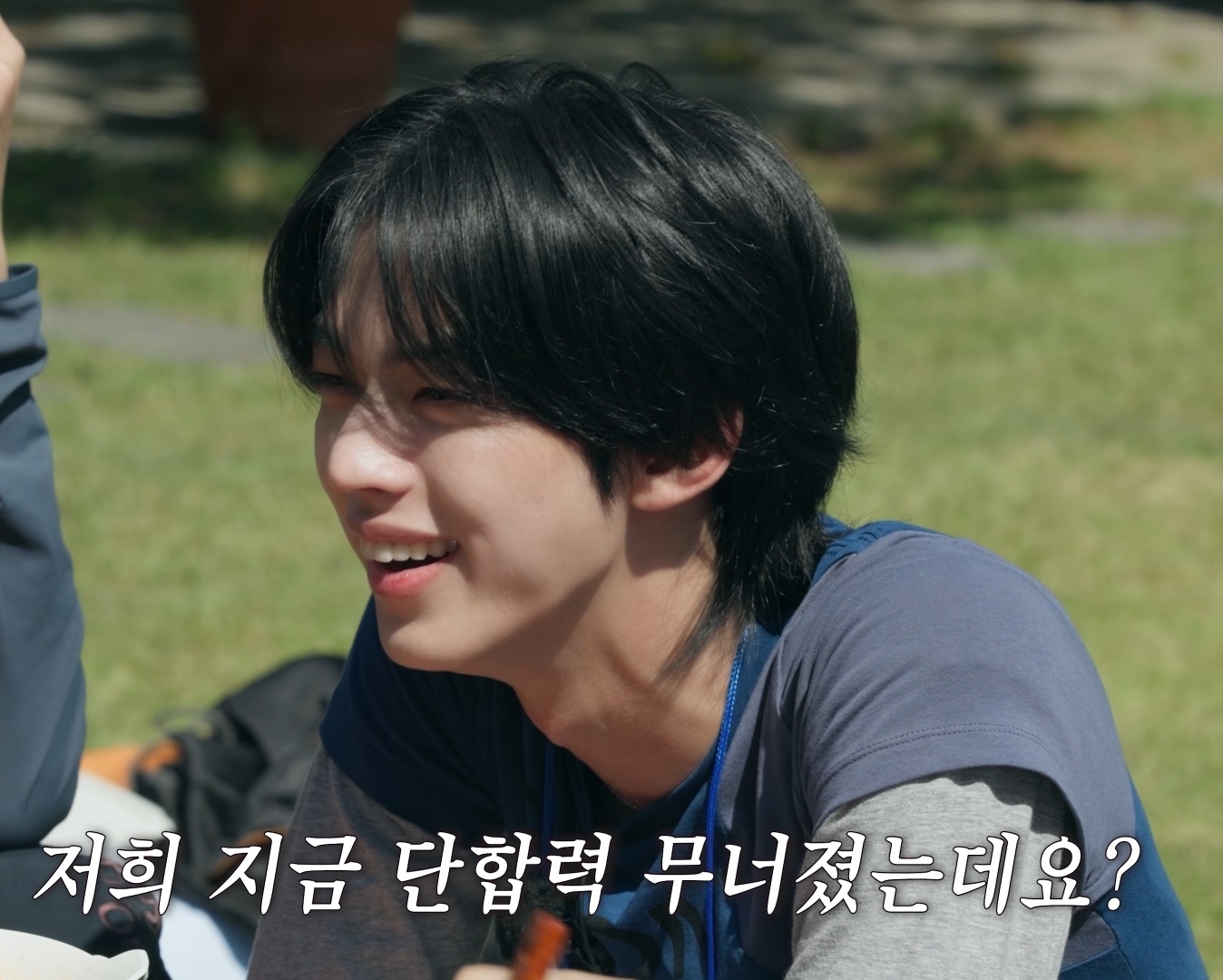 [잡담] 자컨 자연광 아래 도훈이 넘 잘생겨서 캡쳐 갈김 | 인스티즈