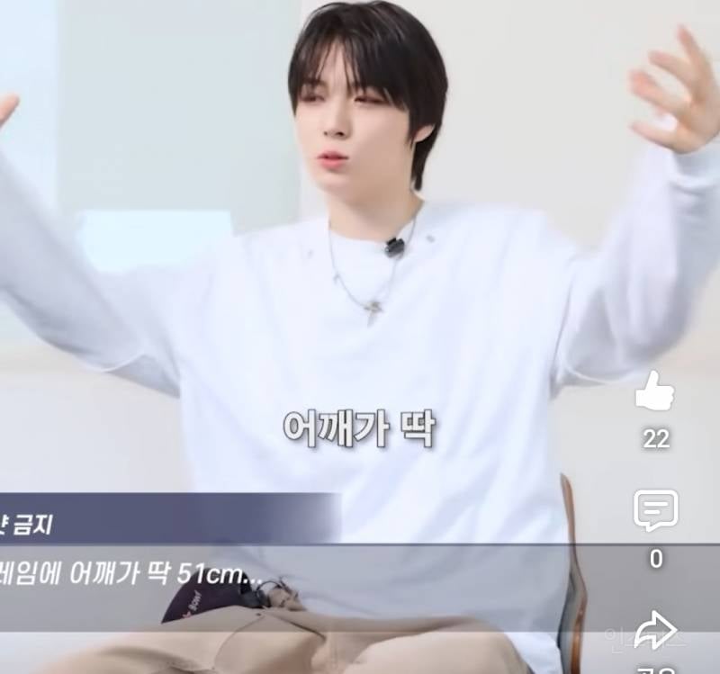 어깨가 넓어 에티켓을 못지킨 아이돌..jpg | 인스티즈