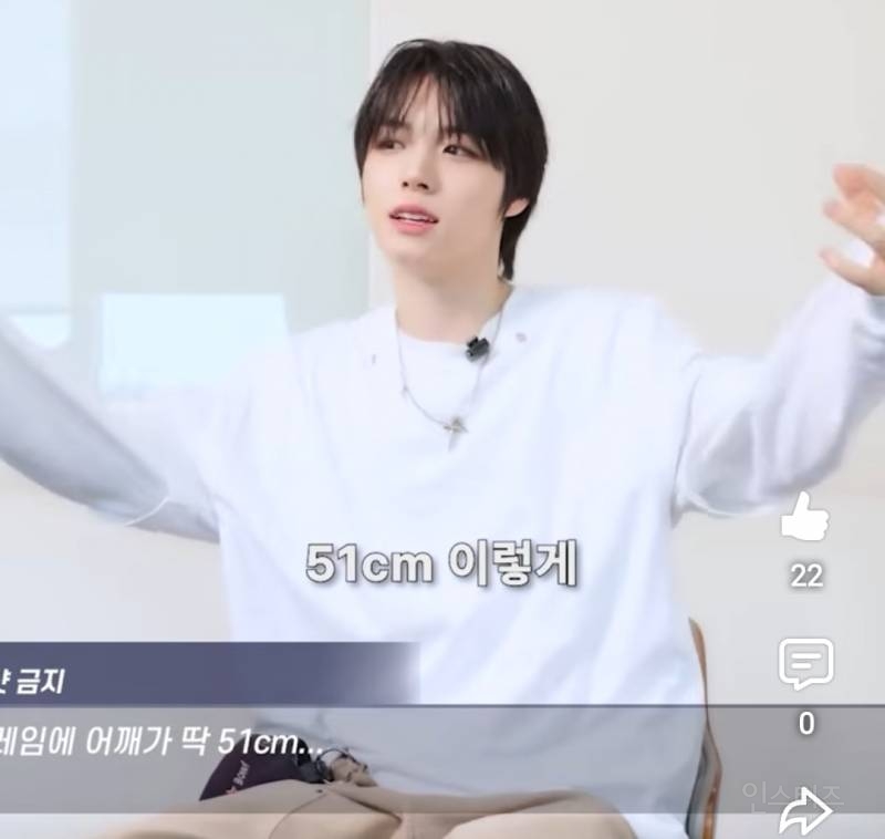 어깨가 넓어 에티켓을 못지킨 아이돌..jpg | 인스티즈
