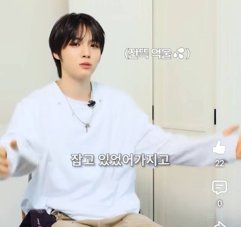 어깨가 넓어 에티켓을 못지킨 아이돌..jpg | 인스티즈