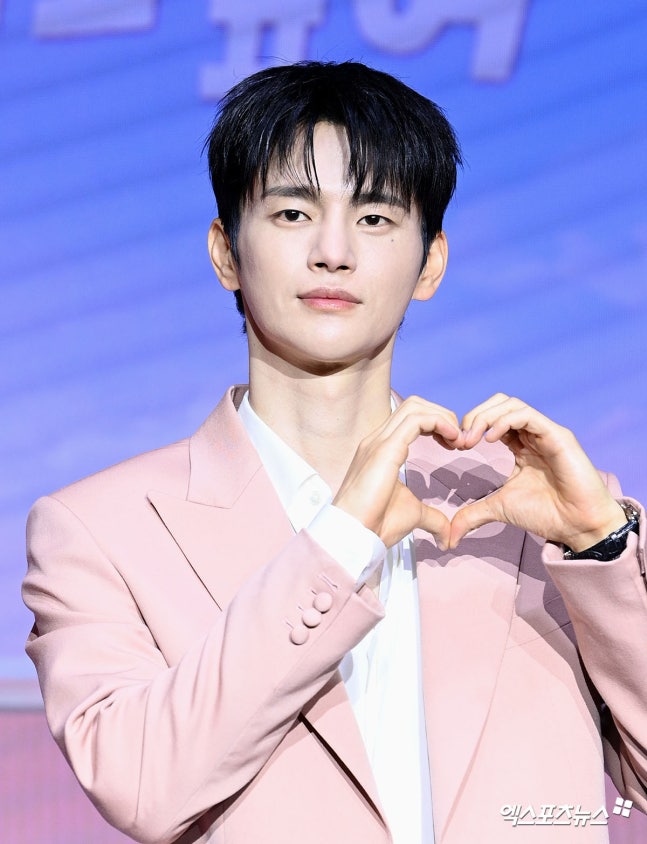 [잡담] '모솔연애2' 서인국 "나도 실패했던 노래 고백…모솔에게도 음악 빼라고 조언" [엑's 현장] | 인스티즈