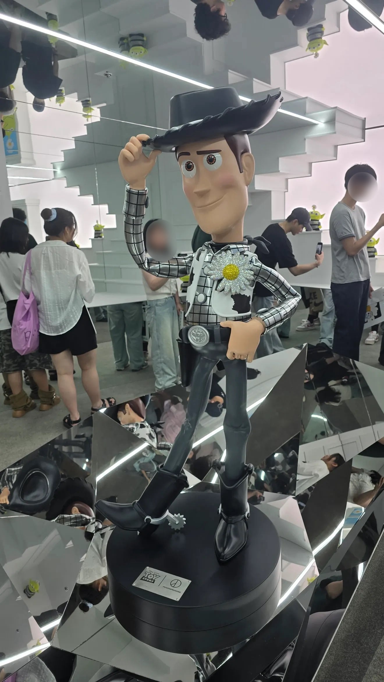 [잡담] 지디 토이스토리 팝업 또 폭발함 | 인스티즈