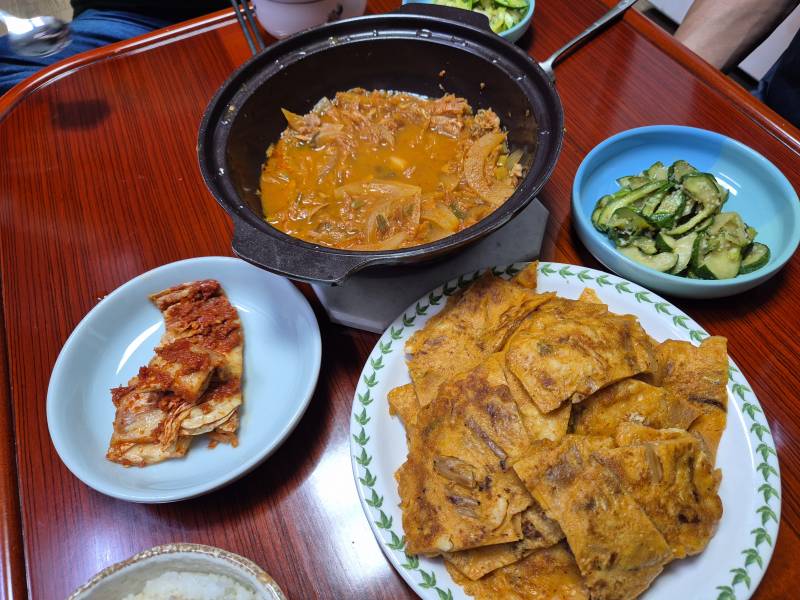[잡담] 저녁밥상 한국인 그 잡채라 개웃김 | 인스티즈
