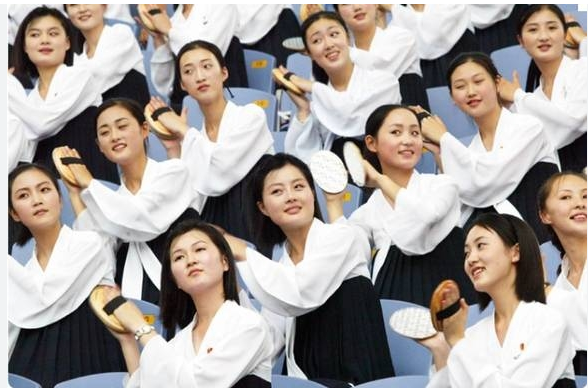 [잡담] 심지어 북한의 "왕족"조차도 미국 영향 아래 있는 한국에 비해 그렇게 창백한 피부가 아니야 | 인스티즈