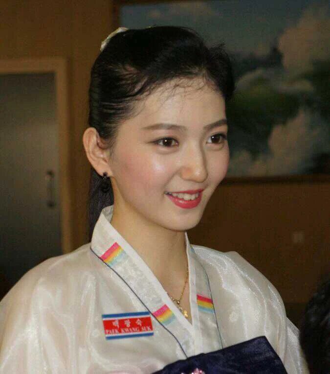 [잡담] 심지어 북한의 "왕족"조차도 미국 영향 아래 있는 한국에 비해 그렇게 창백한 피부가 아니야 | 인스티즈