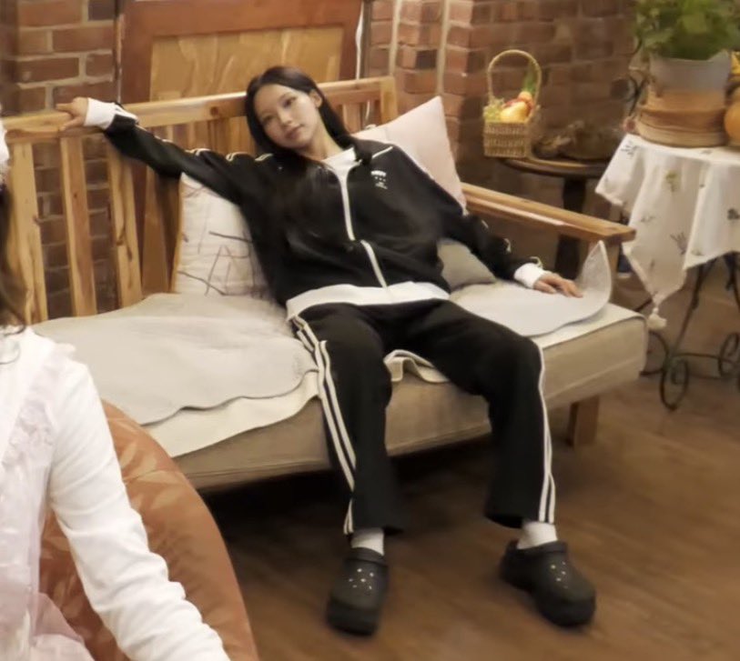 [잡담] 원이 자세 개웃기네ㅋㅋㅋㅋ | 인스티즈