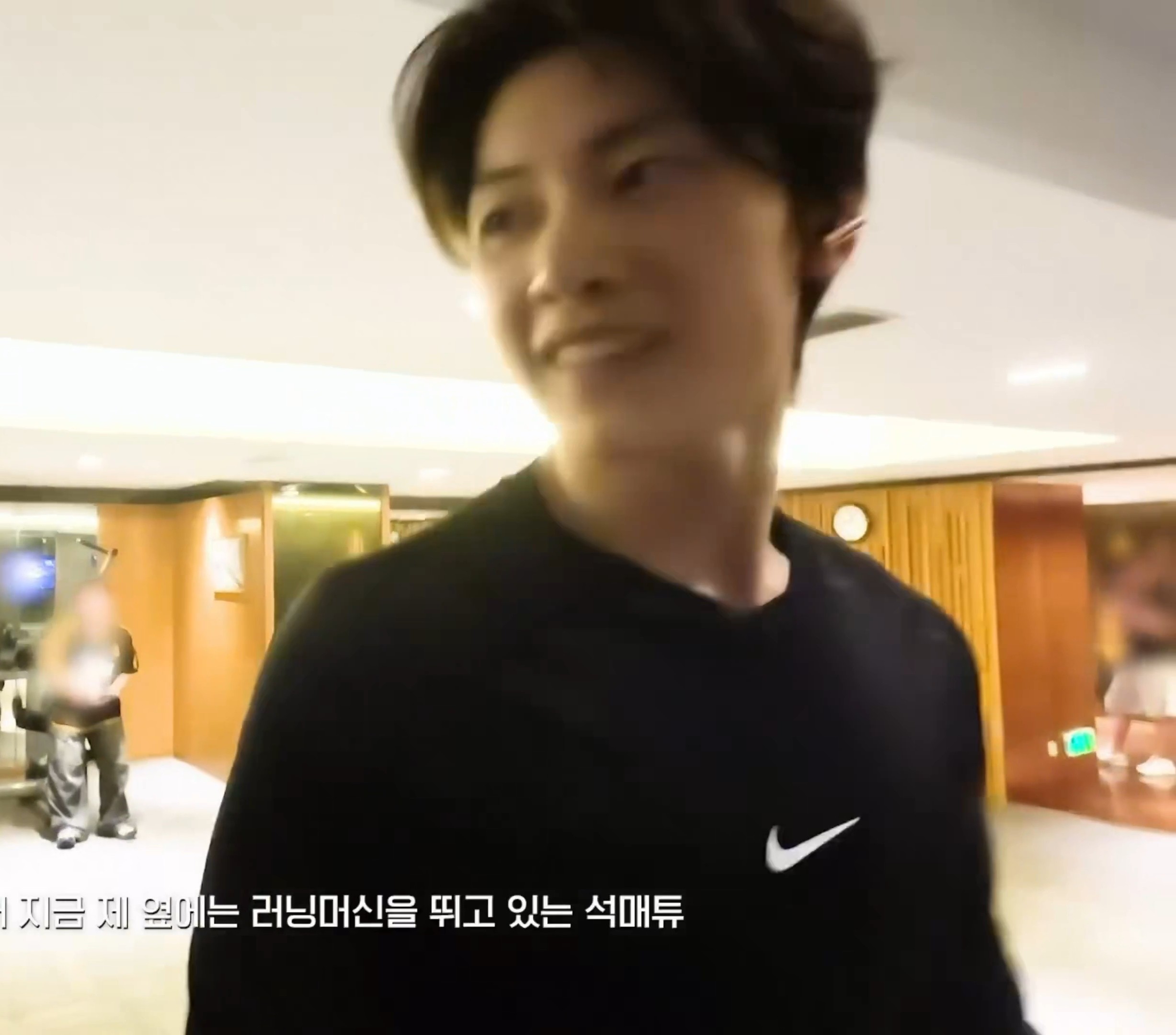 [잡담] 헬스장 매튜 왜 이렇게 이쁘지... | 인스티즈