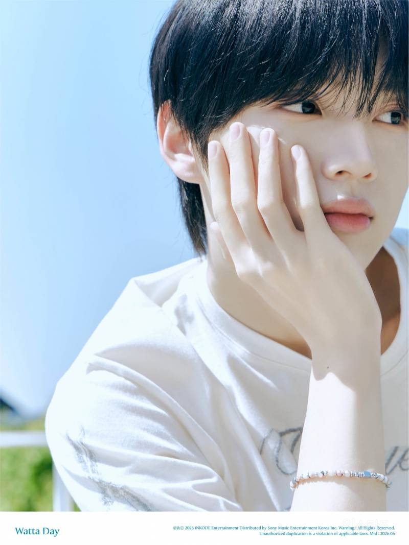 길에서 싸인 요청 받은 연기 보여주는 아이돌.jpg | 인스티즈
