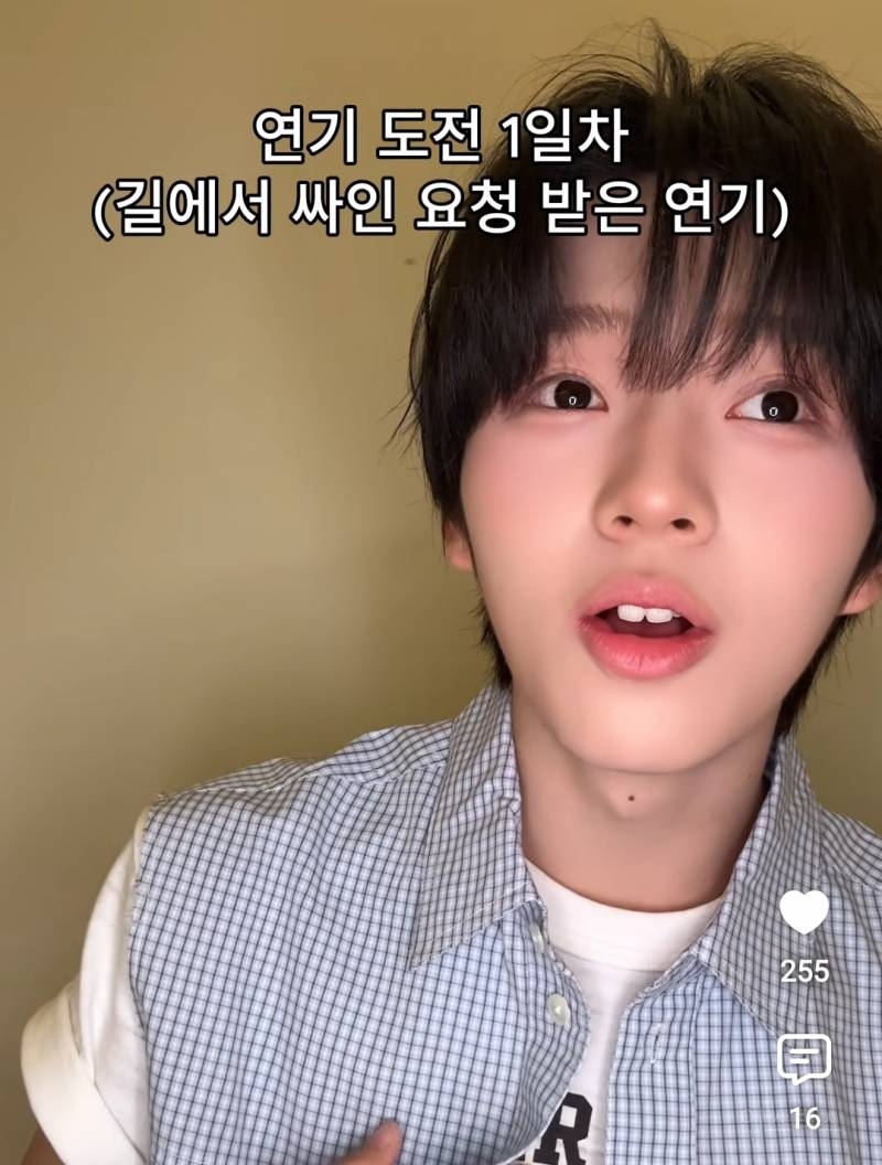 길에서 싸인 요청 받은 연기 보여주는 아이돌.jpg | 인스티즈