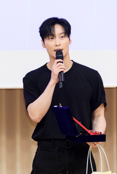[잡담] 허남준 멋세계 끝나고 본 모습 모두 다 검정옷임ㅋㅋㅋ | 인스티즈