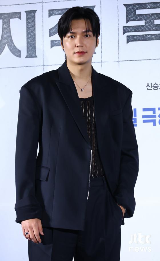 [정보/소식] [단독] 이민호, '버츄얼 러브' 주연…스크린 컴백 이어 '열일' | 인스티즈