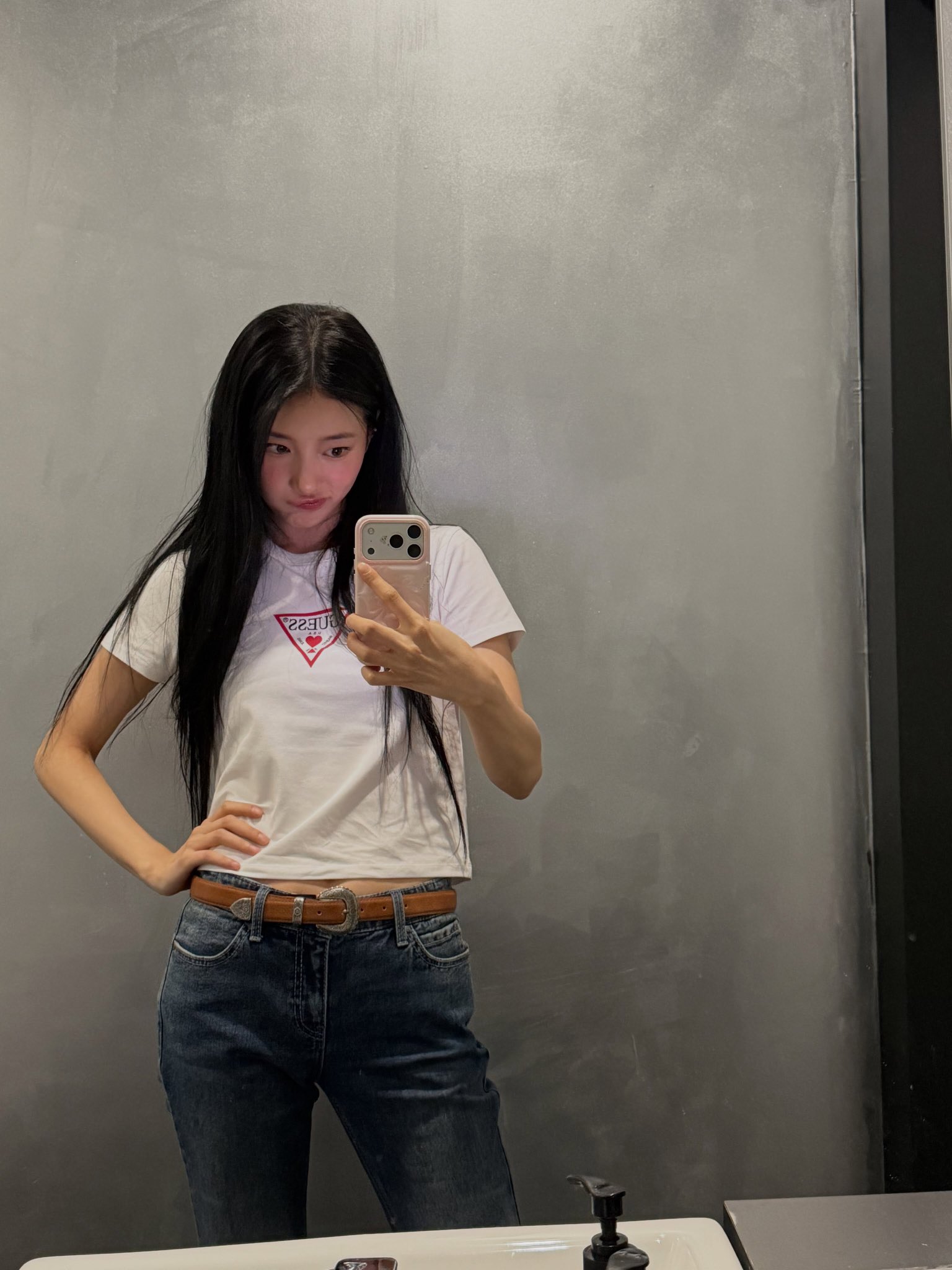 [잡담] 수지) 260702 수지 인스타 업뎃 (feat 게스) | 인스티즈