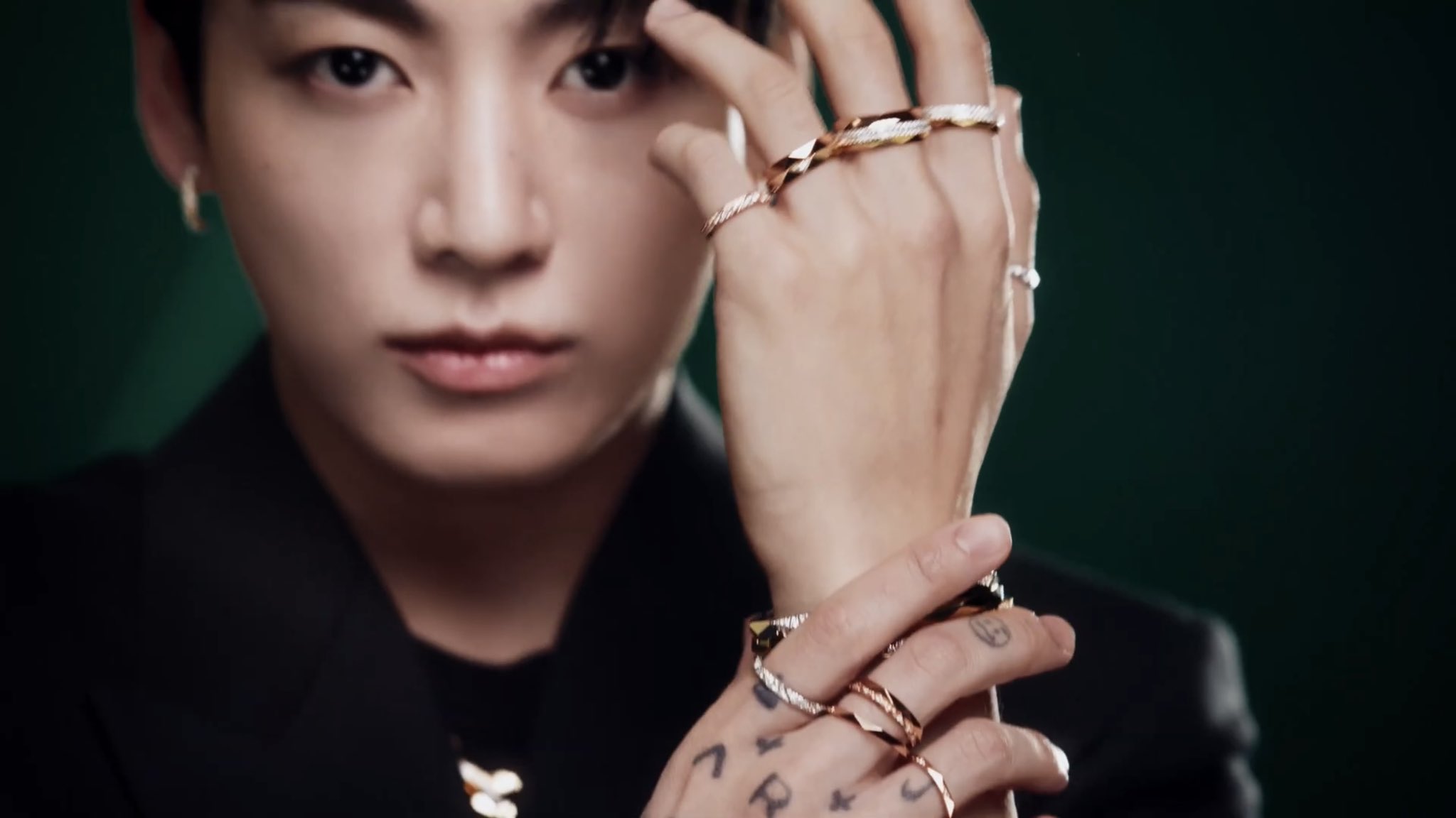 [잡담] 정국이의 골든 앨범과 꼭닮은 그라프 캠페인 | 인스티즈