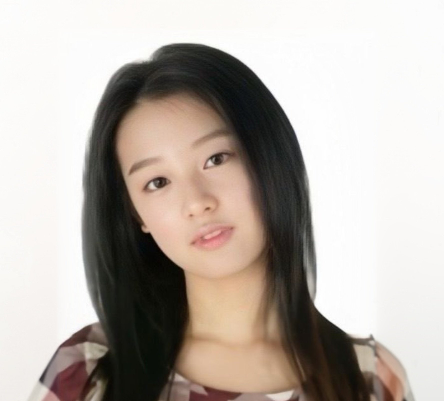 [잡담] 김지원 10대때 얼굴 뭐임...? 당황스럽다.. | 인스티즈