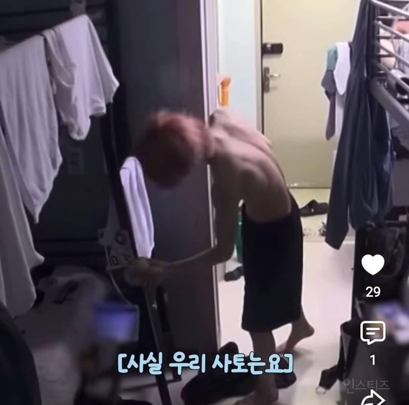 녹음하다 갑자기 꿀을 때려마시는 아이돌..jpg | 인스티즈