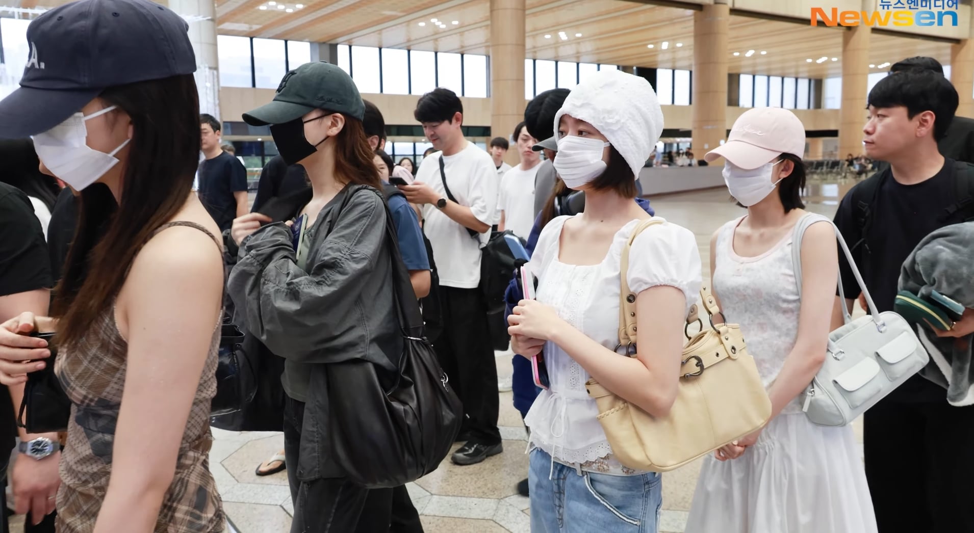 [잡담] 아이브 레이 가방 이쁘다 | 인스티즈