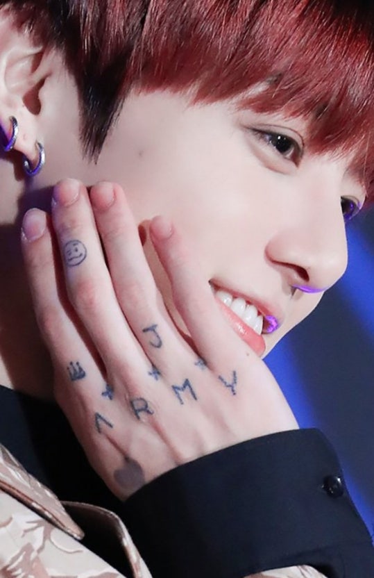 [잡담] 정국이 그라프 뜨고 나서 손덕질 시작함 | 인스티즈